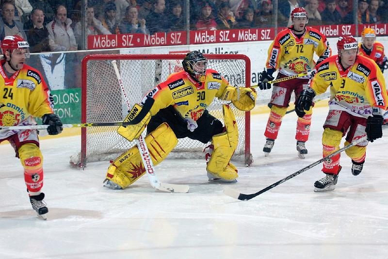 2_DSC5008.jpg - [#Beginning of Shooting Data Section]Nikon D200Brennweite: 98mmOptimierung: BenutzerdefiniertFarbwiedergabe: Modus I (Adobe RGB)Langzeitbelichtung: AusHohe Empfindlichk.: Ein (Normal)2007/02/09 21:06:16.7Belichtungssteuerung: BlendenautomatikWeißabgleich: AutomatikTonwertkorr.: NormalJPEG (8 Bit) FineBelichtungsmessung: MehrfeldAF-Betriebsart: AF-CFarbtonkorr.: 0°Bildgröße: Groß (3872 x 2592)1/320 Sekunde(n) - 1/2.8Blitzsynchronisation: Nicht BeigefügtFarbsättigung: NormalFarbeBelichtungskorrektur: 0 LWScharfzeichnung: StarkObjektiv: VR 70-200mm 1/2.8 GEmpfindlichkeit: ISO 1000Bildkommentar                                     [#End of Shooting Data Section]