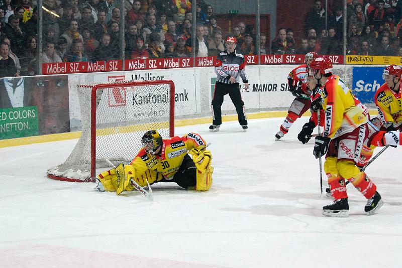 2_DSC5069.jpg - [#Beginning of Shooting Data Section]Nikon D200Brennweite: 70mmOptimierung: BenutzerdefiniertFarbwiedergabe: Modus I (Adobe RGB)Langzeitbelichtung: AusHohe Empfindlichk.: Ein (Normal)2007/02/09 21:27:50.9Belichtungssteuerung: BlendenautomatikWeißabgleich: AutomatikTonwertkorr.: NormalJPEG (8 Bit) FineBelichtungsmessung: MehrfeldAF-Betriebsart: AF-CFarbtonkorr.: 0°Bildgröße: Groß (3872 x 2592)1/400 Sekunde(n) - 1/3.2Blitzsynchronisation: Nicht BeigefügtFarbsättigung: NormalFarbeBelichtungskorrektur: 0 LWScharfzeichnung: StarkObjektiv: VR 70-200mm 1/2.8 GEmpfindlichkeit: ISO 1000Bildkommentar                                     [#End of Shooting Data Section]