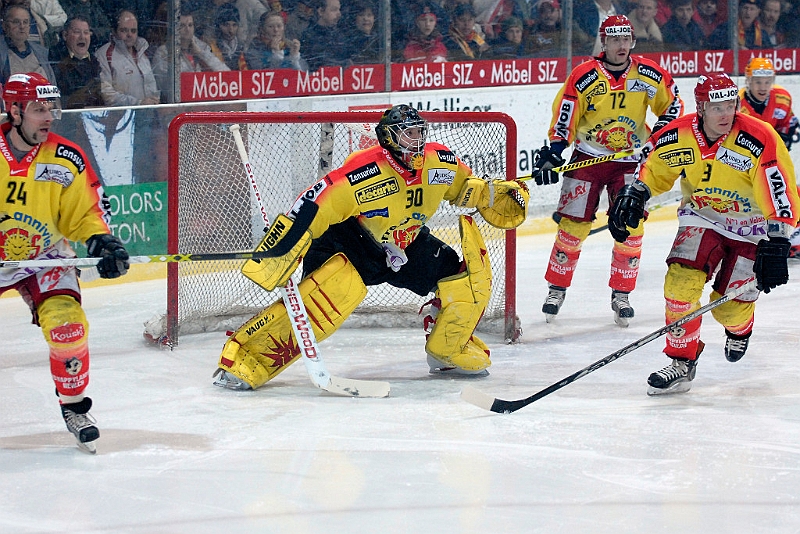 2_DSC5008.jpg - [#Beginning of Shooting Data Section]Nikon D200Brennweite: 98mmOptimierung: BenutzerdefiniertFarbwiedergabe: Modus I (Adobe RGB)Langzeitbelichtung: AusHohe Empfindlichk.: Ein (Normal)2007/02/09 21:06:16.7Belichtungssteuerung: BlendenautomatikWeißabgleich: AutomatikTonwertkorr.: NormalJPEG (8 Bit) FineBelichtungsmessung: MehrfeldAF-Betriebsart: AF-CFarbtonkorr.: 0°Bildgröße: Groß (3872 x 2592)1/320 Sekunde(n) - 1/2.8Blitzsynchronisation: Nicht BeigefügtFarbsättigung: NormalFarbeBelichtungskorrektur: 0 LWScharfzeichnung: StarkObjektiv: VR 70-200mm 1/2.8 GEmpfindlichkeit: ISO 1000Bildkommentar                                     [#End of Shooting Data Section]